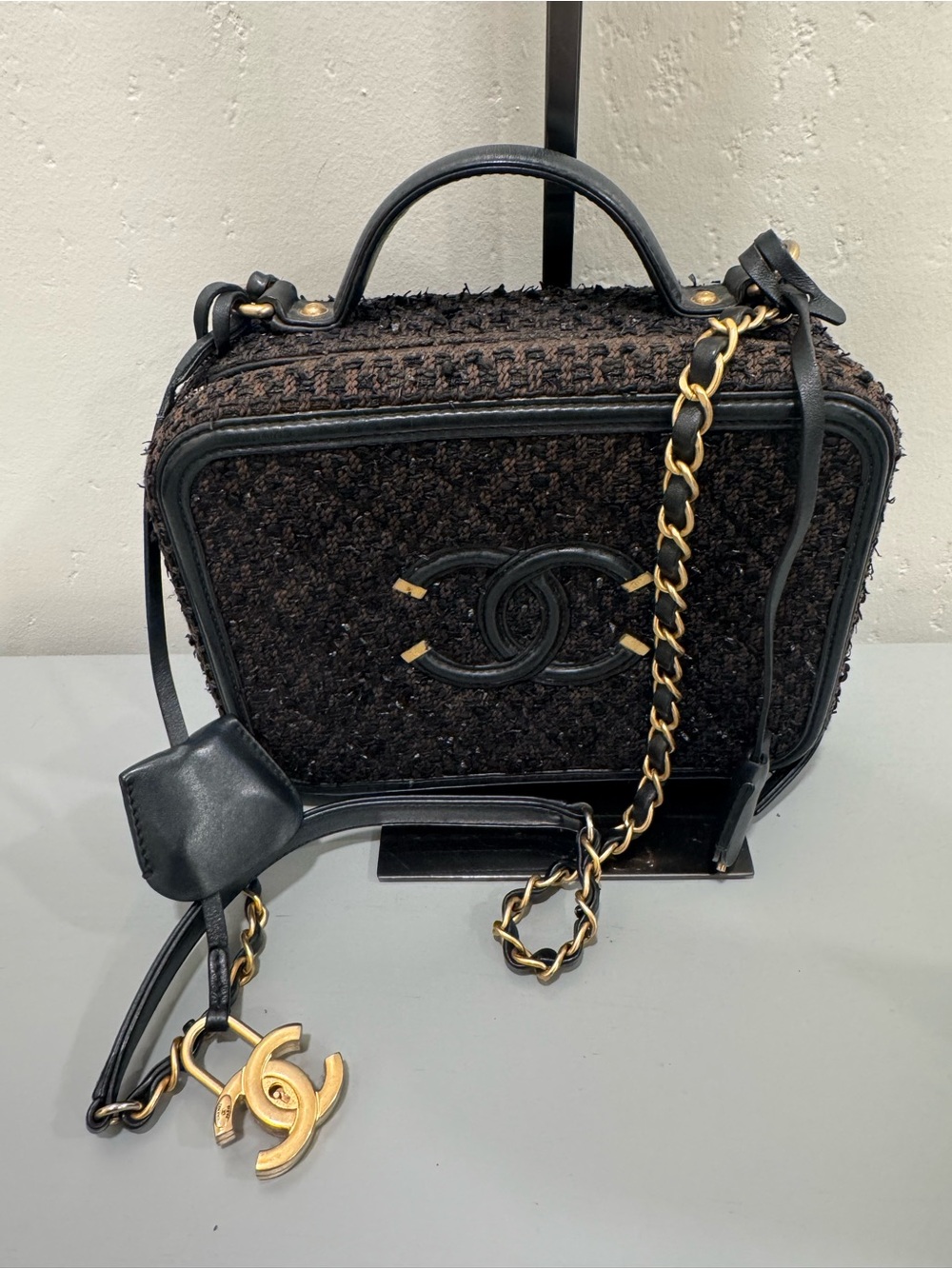 Chanel Filigree Tweed Vanity Crossbody Bag - Picture 2 of 11